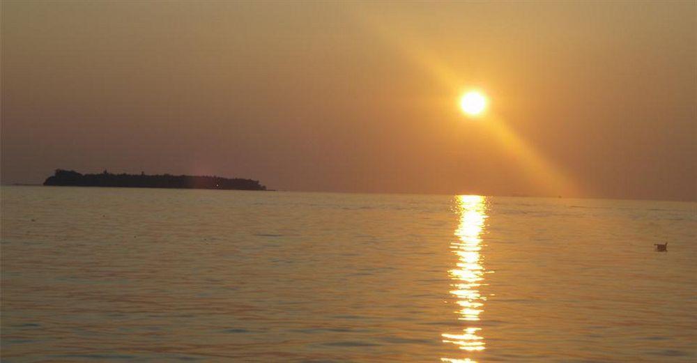 Isle Beach Inn Maldives 外观 照片